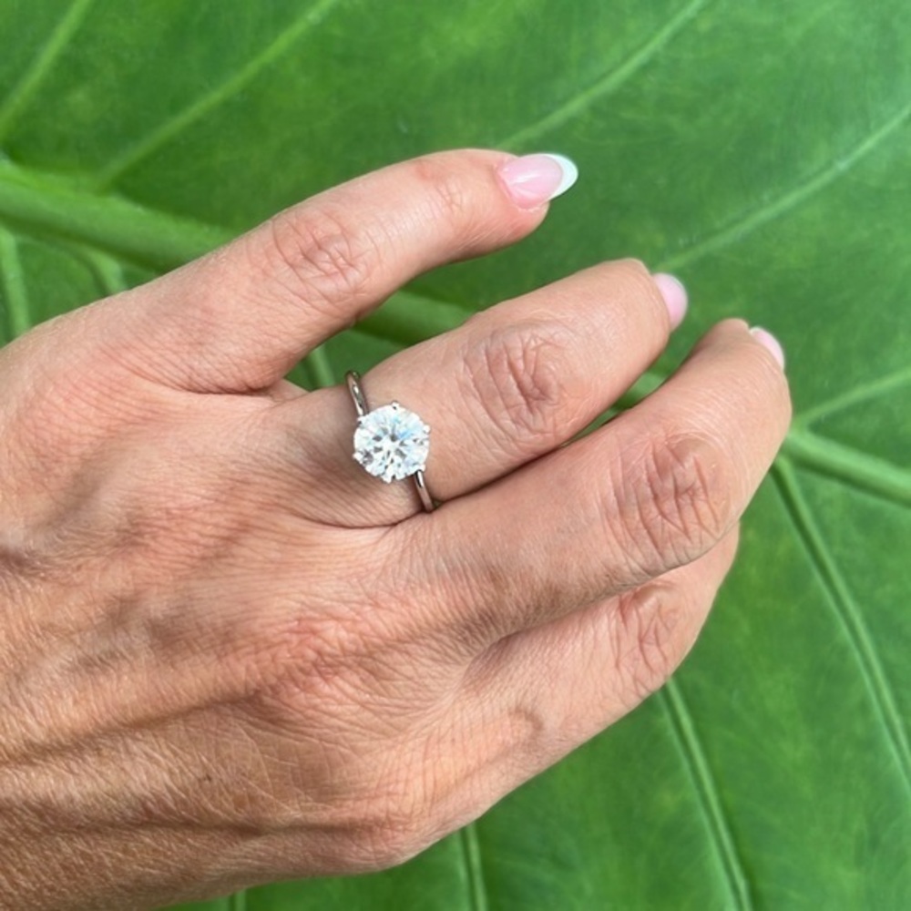 New 1ct  Round cut Moissanite Engagement Ring 925 Sterling Silver basket setting